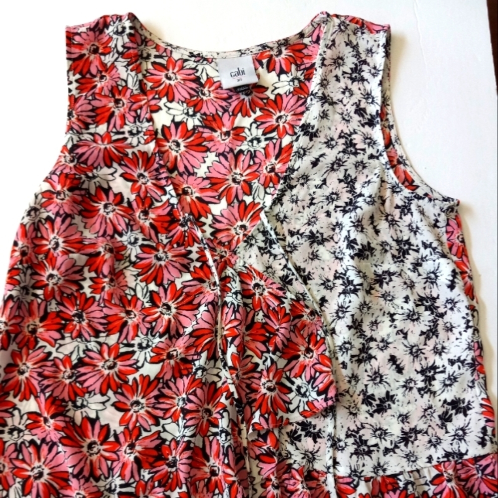 Cabi Contrasting Pattern Flowy Top. XS.